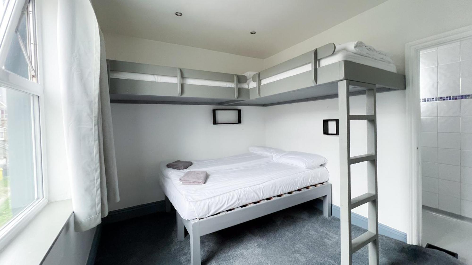 Town Hotel 2*