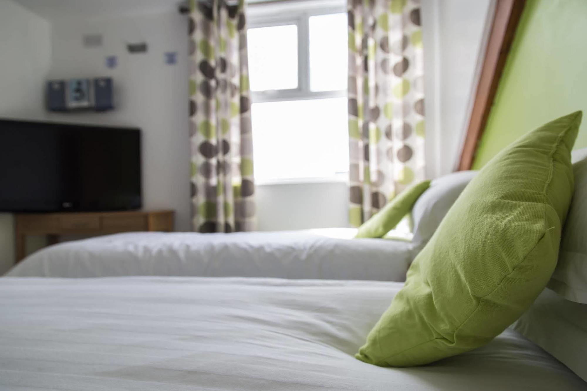 Blue Reef Hotel 2*
